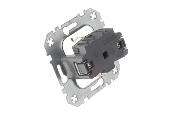 ikl1640401_mecha_1496299182.lt_.jpg Kištukinis lizdas su įžeminimu SCHUKO®, be rėmelio