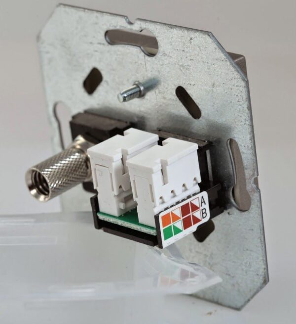 img_6044_1478527116.lt_.jpg TV+Kompiuterio lizdas, 1xRJ45 CAT6A UTP, be rėmelio