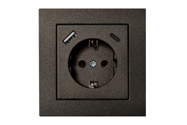Kištukinis lizdas su įžeminimu + 3.4A max.USB A+C kroviklis, be rėmelio – Juoda